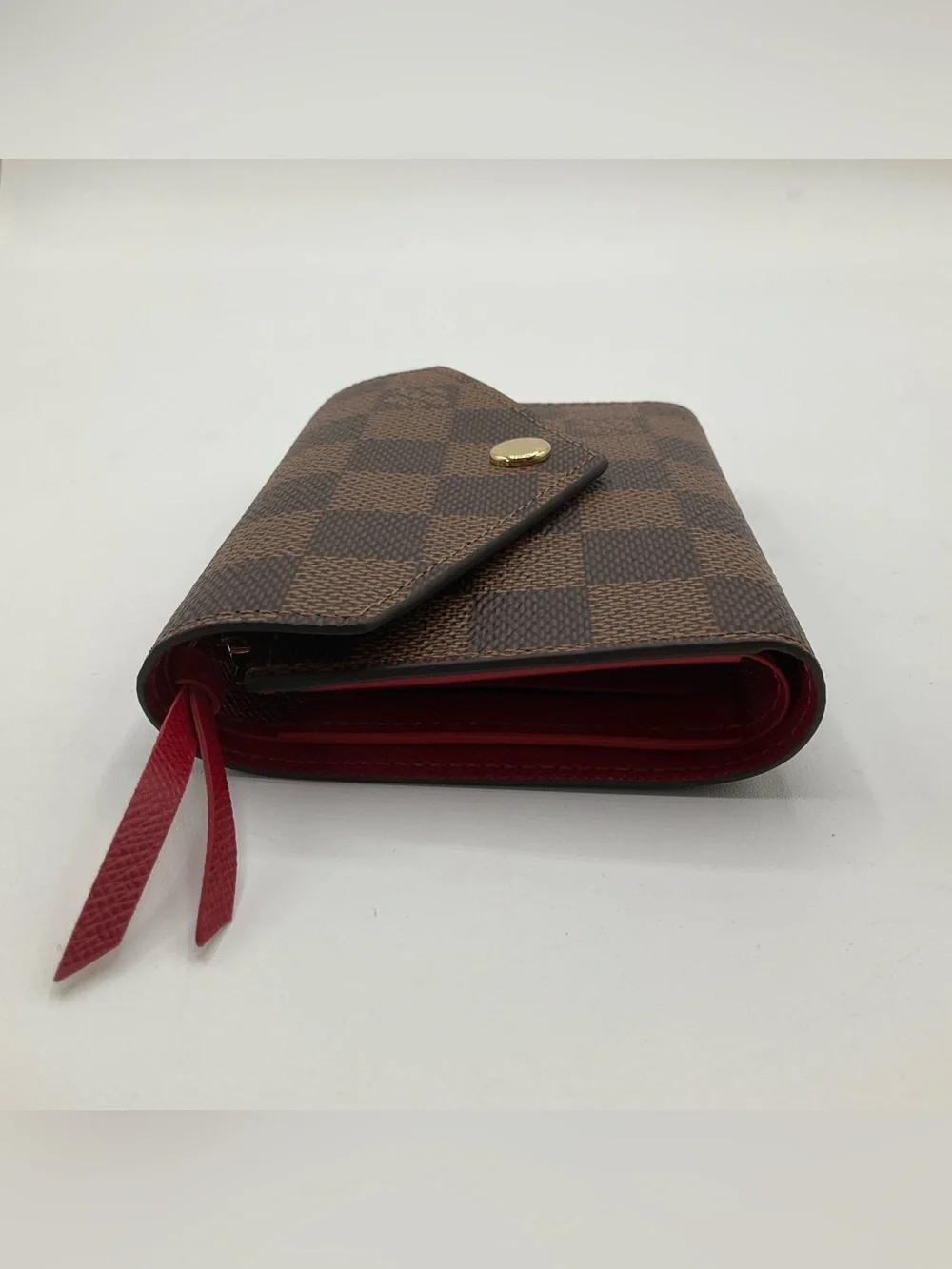 NWT Louis Vuitton Victorine Trifold Wallet Damier Ebene Rouge Interior N41659